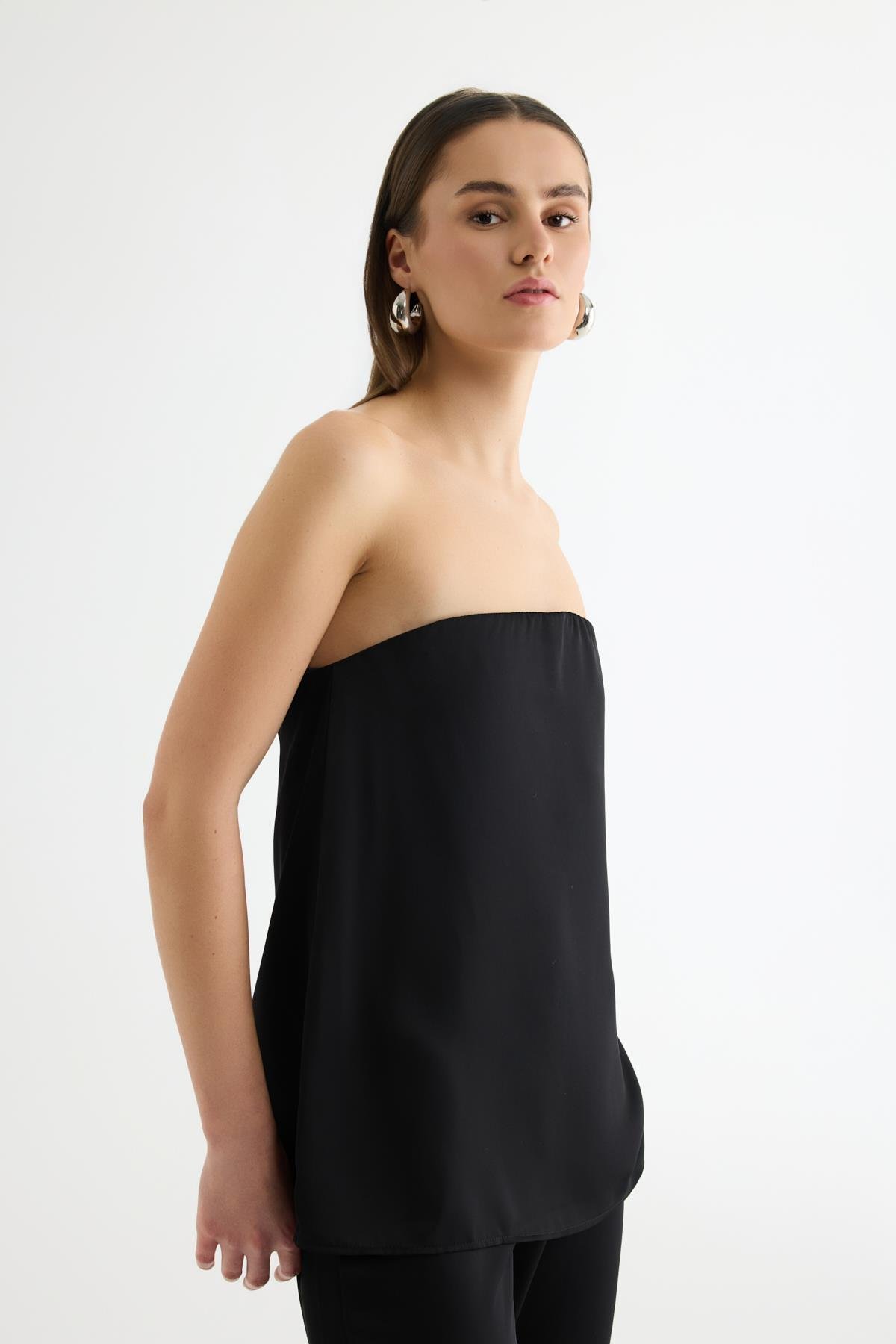 Quzu Saten Straplez Bluz Siyah