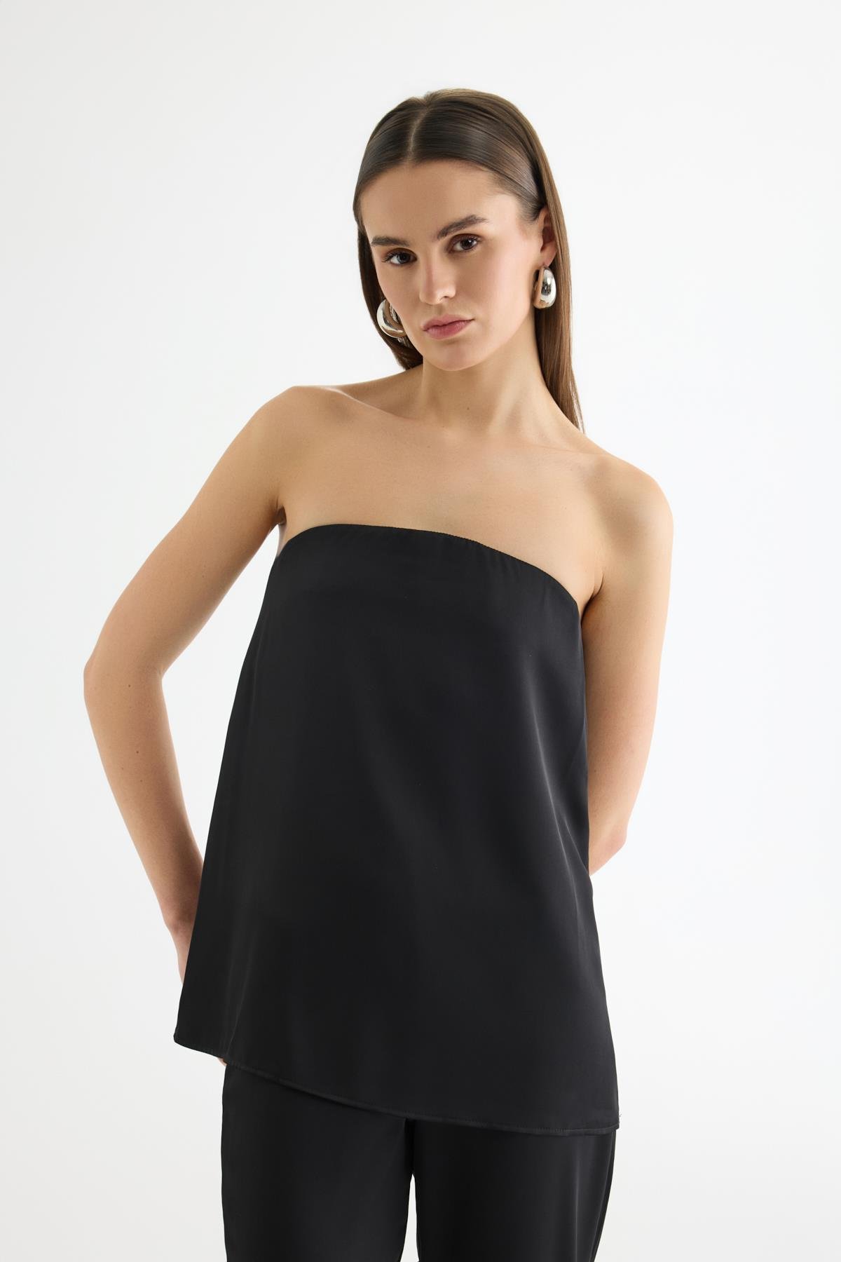 Quzu Saten Straplez Bluz Siyah