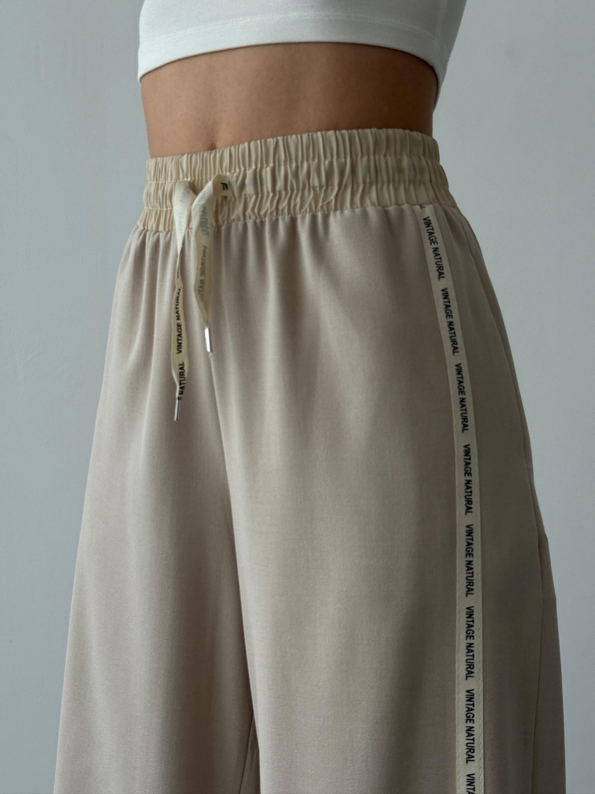Quzu Şerit Detaylı Pantolon Bej