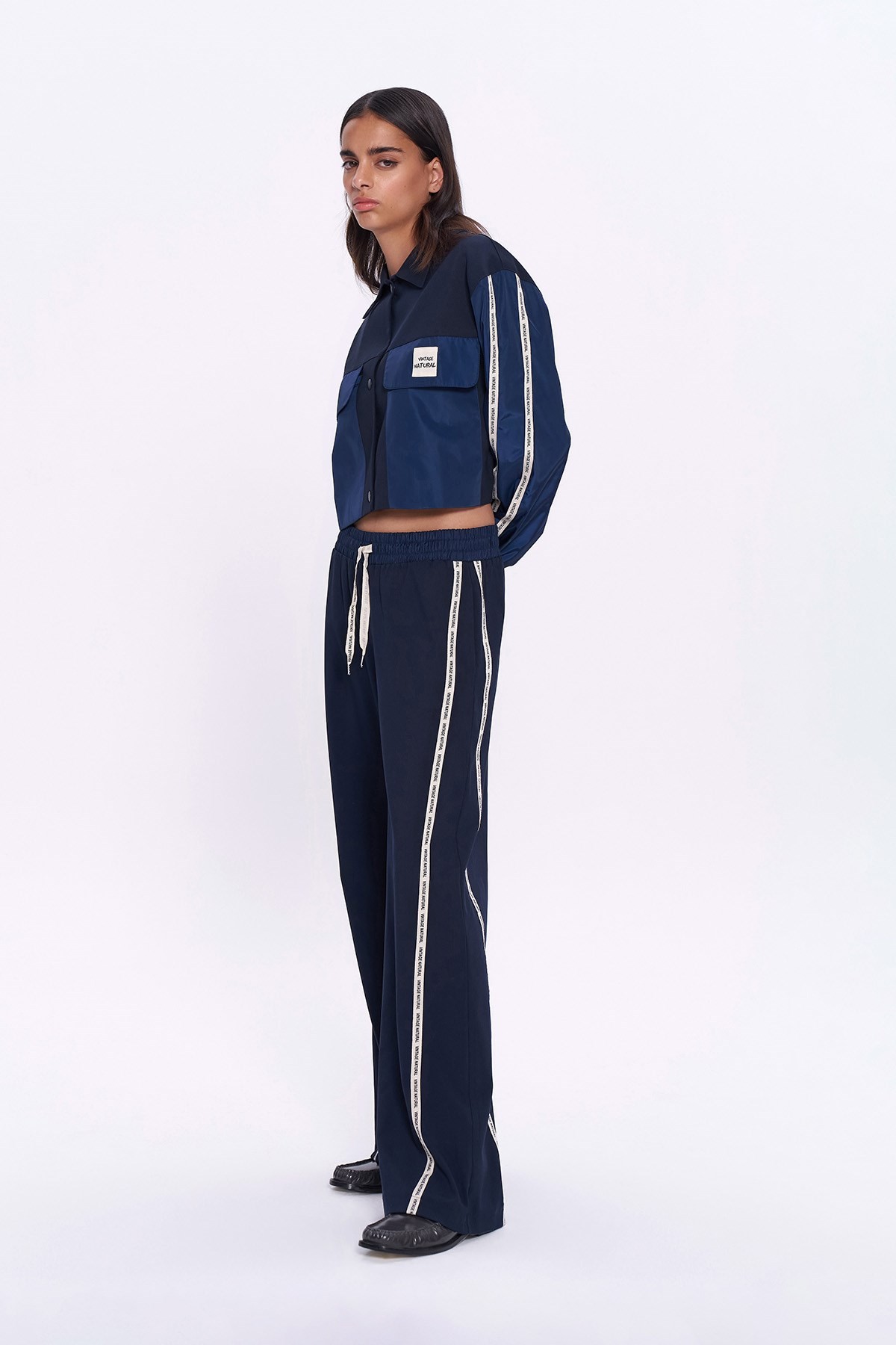 Quzu Şerit Detaylı Pantolon Lacivert