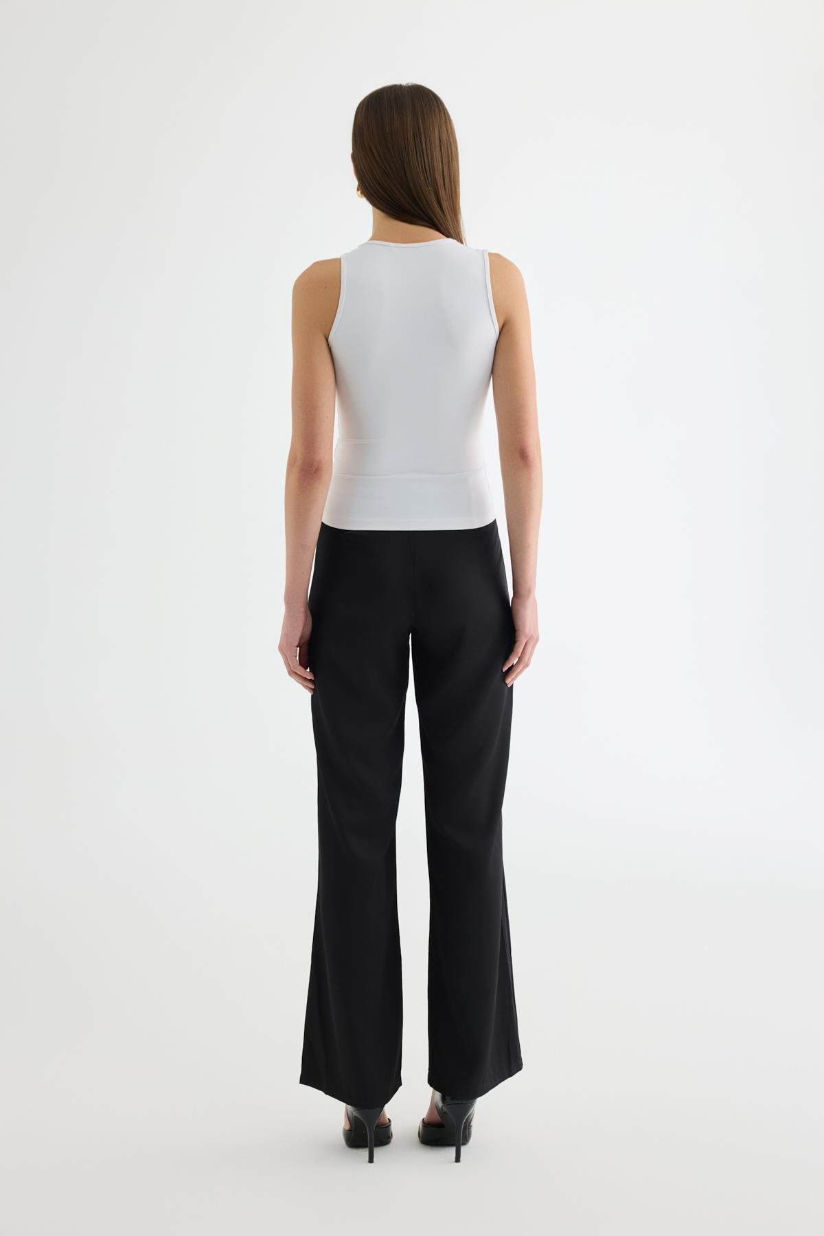 Quzu Toka Detaylı Asimetrik Bluz Ekru