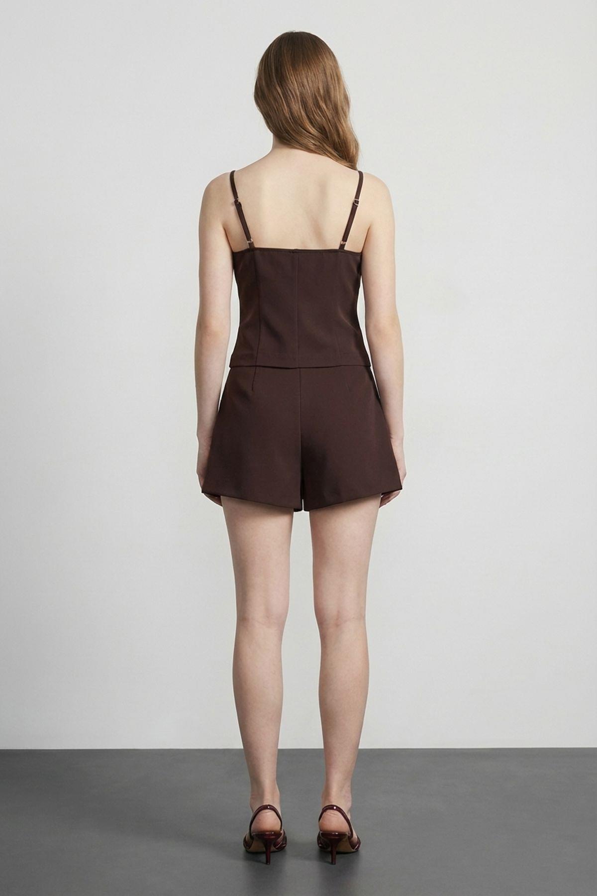 Quzu Toka Detaylı Şort Etek Kahve