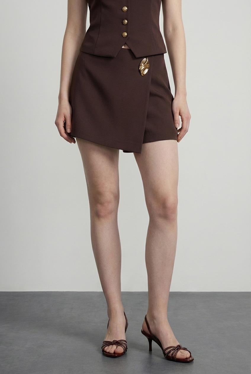 Quzu Toka Detaylı Şort Etek Kahve