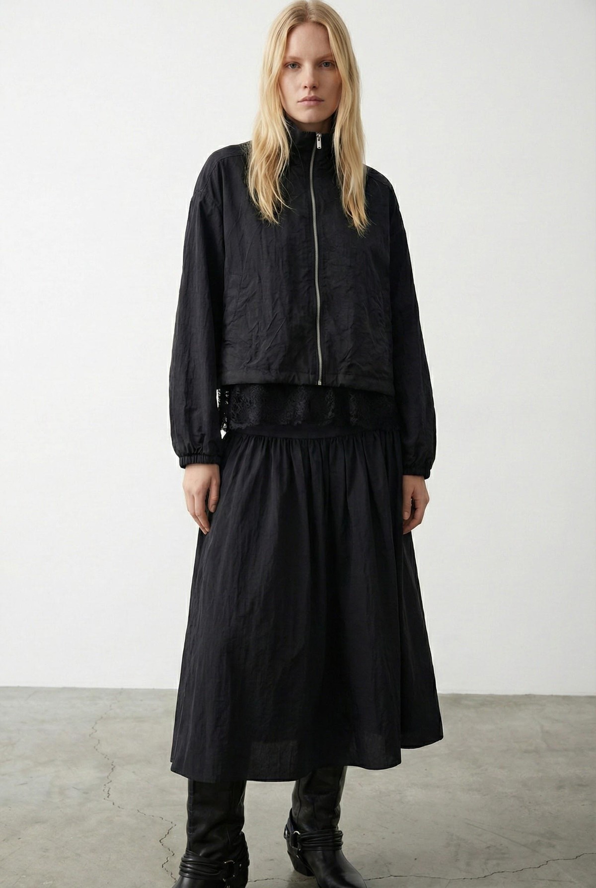 Quzu Üst Kısmı Büzgülü Etek Siyah