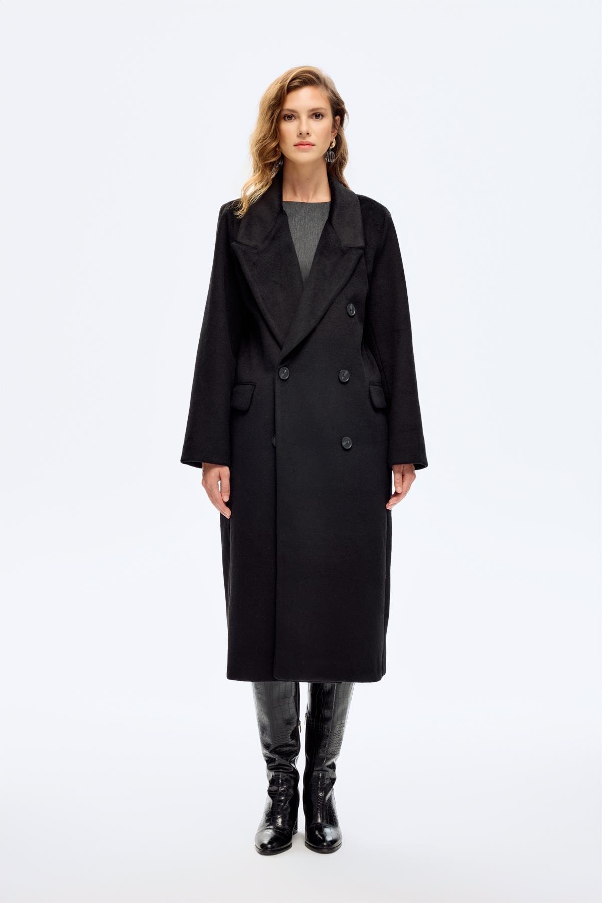 Quzu Vatkalı Arkası Yırtmaçlı Kaban Siyah