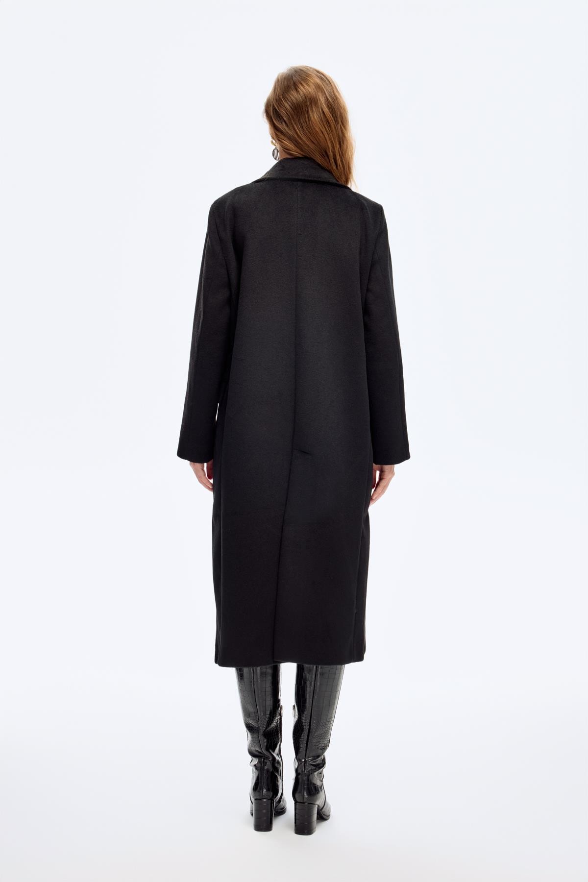 Quzu Vatkalı Arkası Yırtmaçlı Kaban Siyah