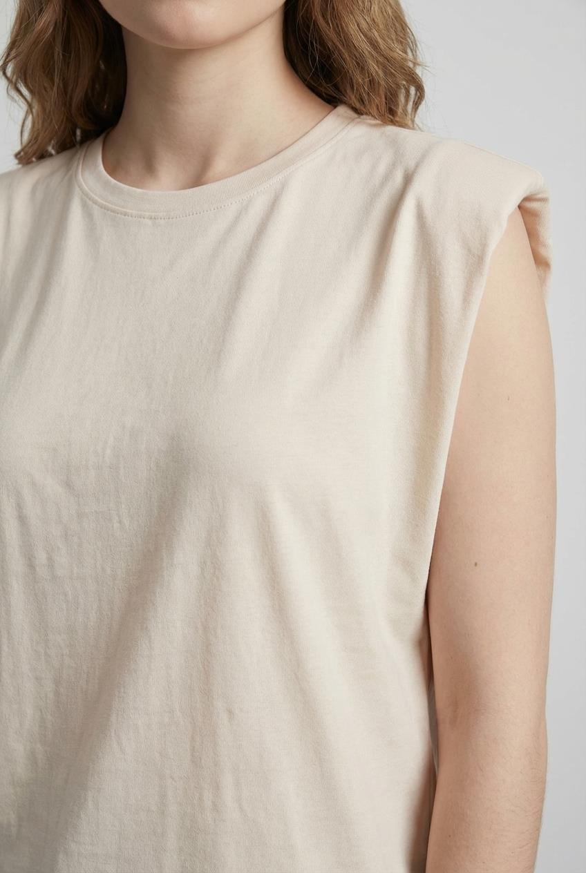 Quzu Vatkalı Kolsuz Tshirt Bej