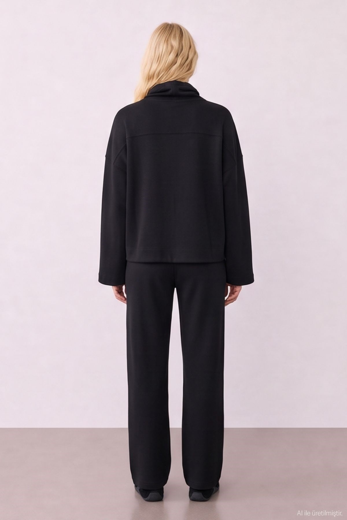 Quzu Yaka Detaylı Sweatshirt Siyah