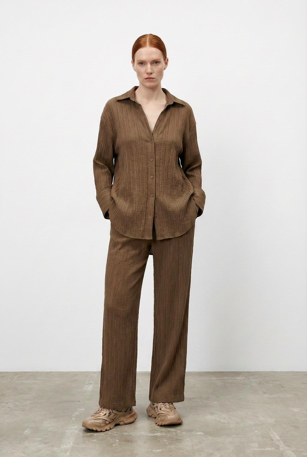 Quzu Yanları Yırtmaçlı Gömlek Kahve