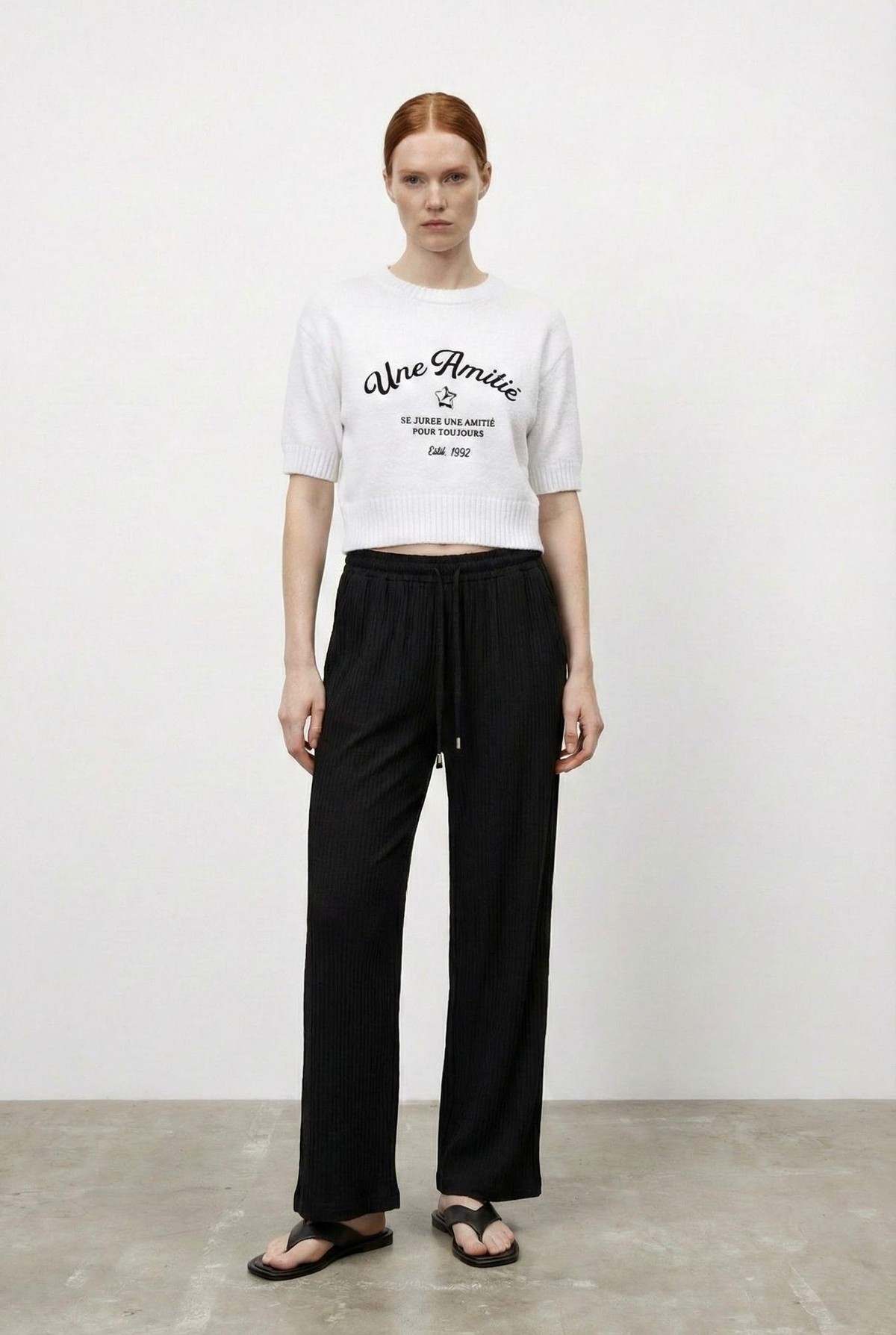 Quzu Yazı Detaylı Triko Beyaz