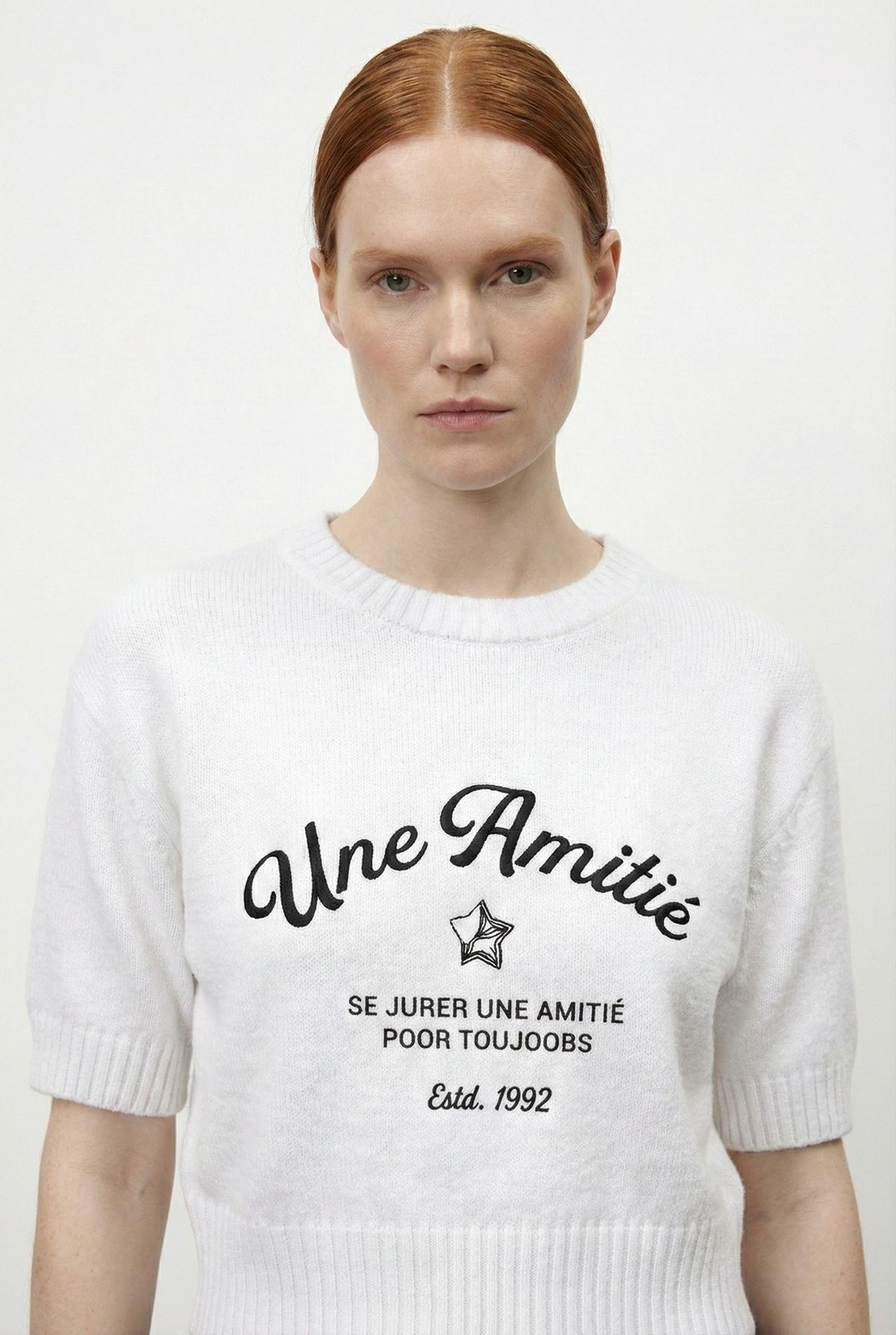 Quzu Yazı Detaylı Triko Beyaz