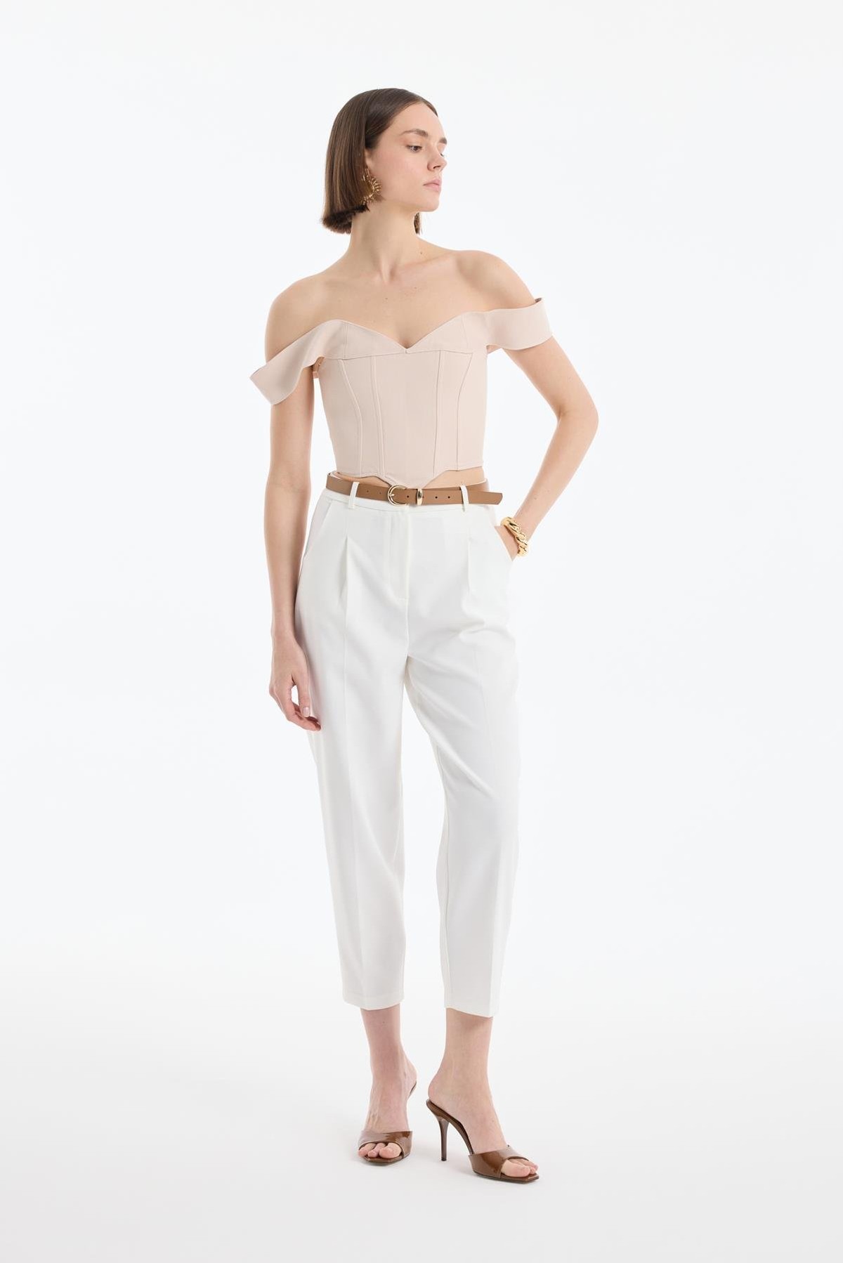 Quzu Yüksek Bel Kemerli Pensli Pantolon Ekru