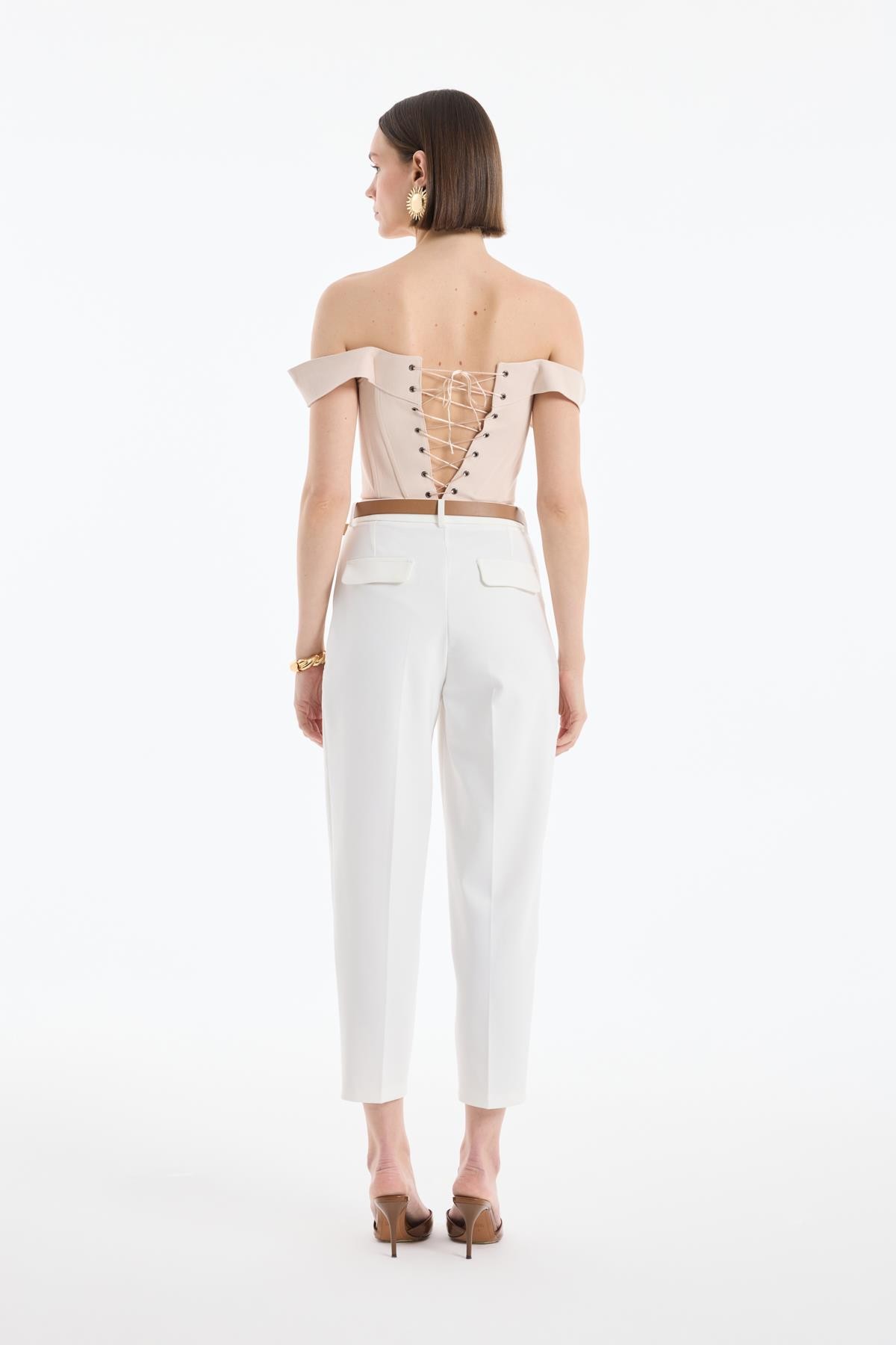 Quzu Yüksek Bel Kemerli Pensli Pantolon Ekru