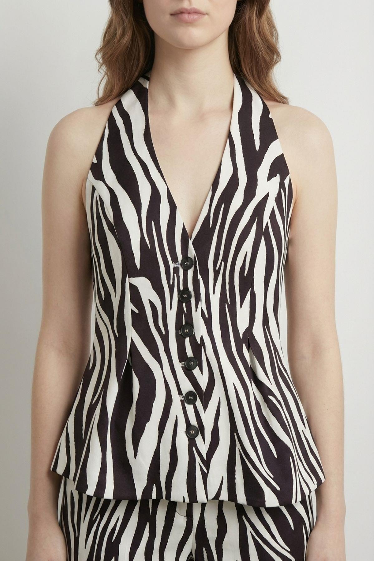 Quzu Zebra Desenli Düğmeli Bluz Kahve