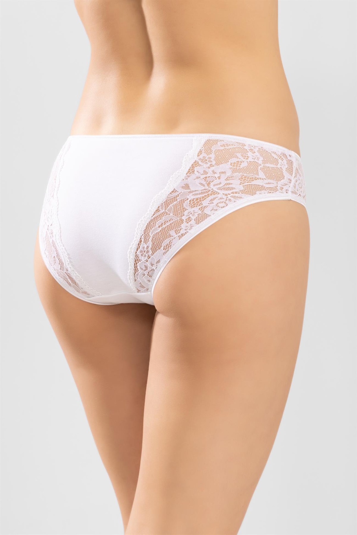 Kadın Pamuklu Bikini Kesim Dantelli Klasik Külot Beyaz