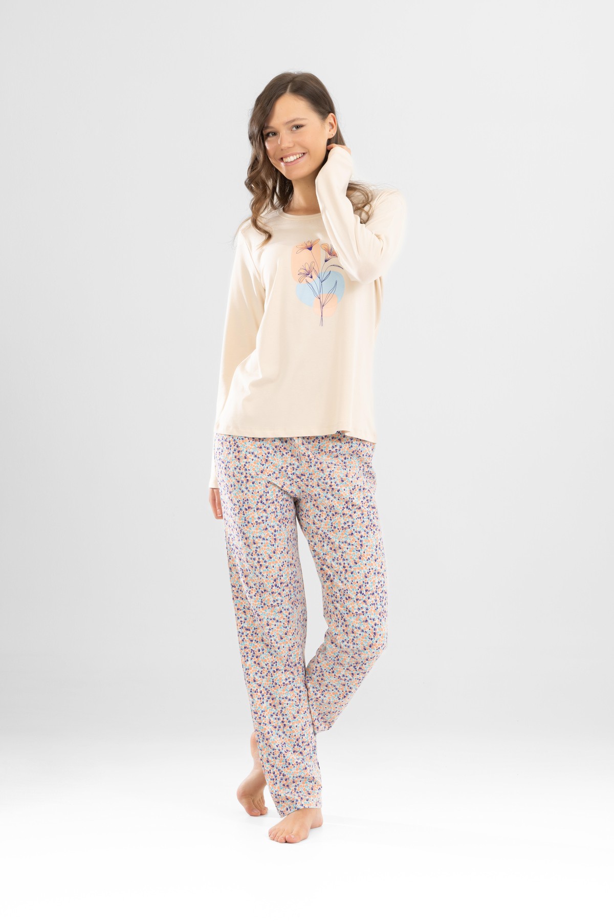Kadın Pamuklu Bisiklet Yaka Çiçek Baskılı Uzun Kollu Pijama Takımı 9924 Krem
