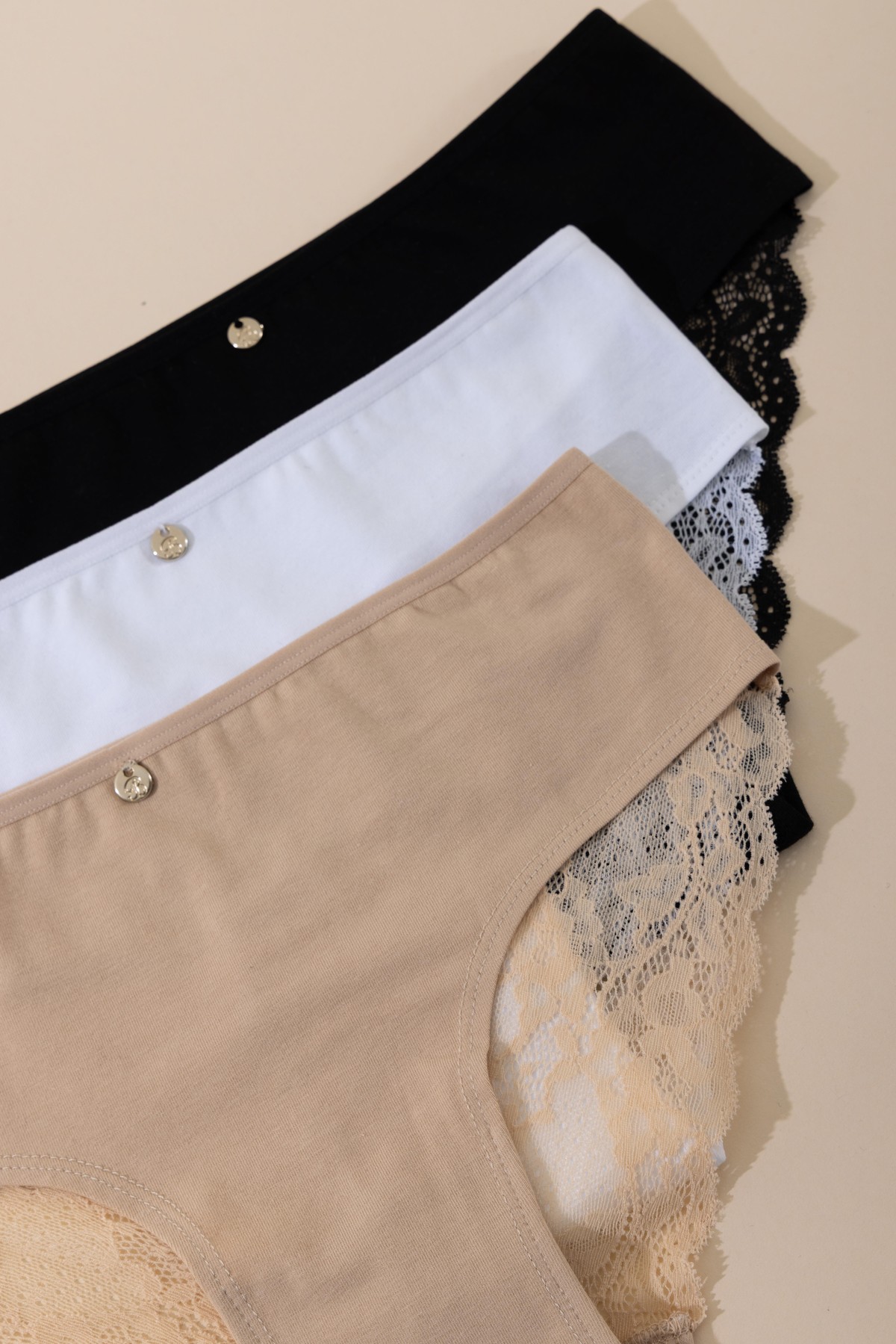 Kadın Pamuklu Likralı Arkası Dantelli Slip Külot 32lü Paket 8432 Beyaz