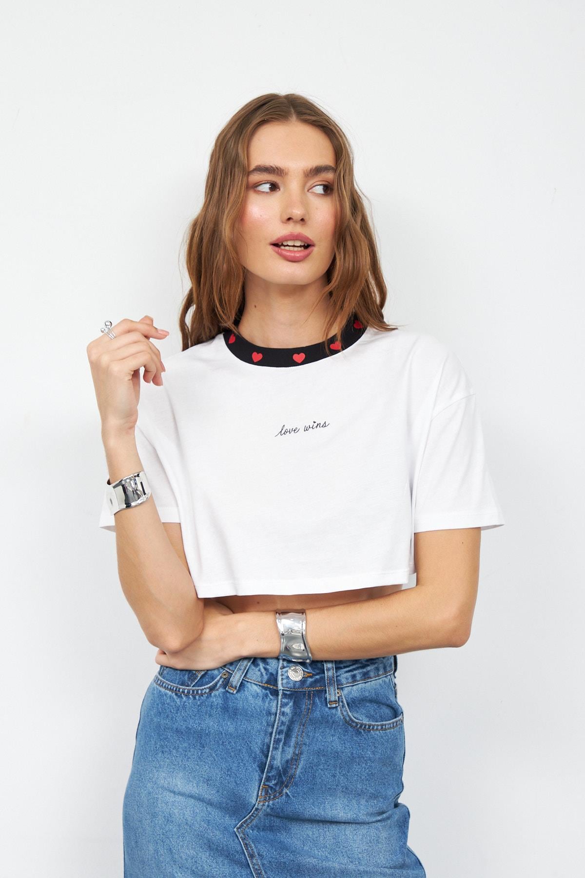 Love Wins Ribanalı 100% Koton Crop Tshirt Beyaz