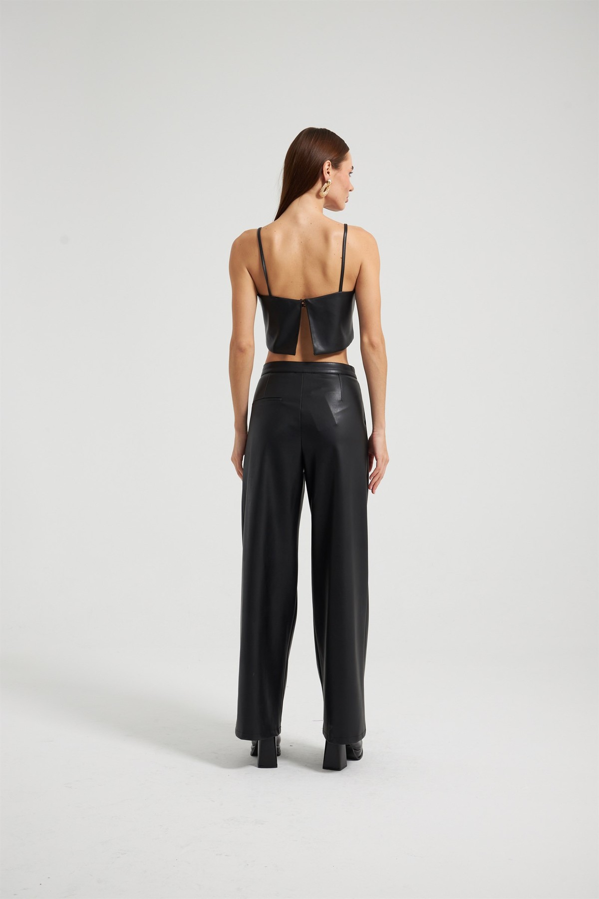 Askılı basic suni deri top Siyah