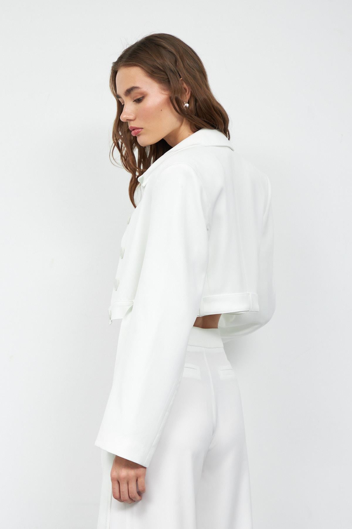 Chic Crop Kemer Detaylı Ceket Beyaz