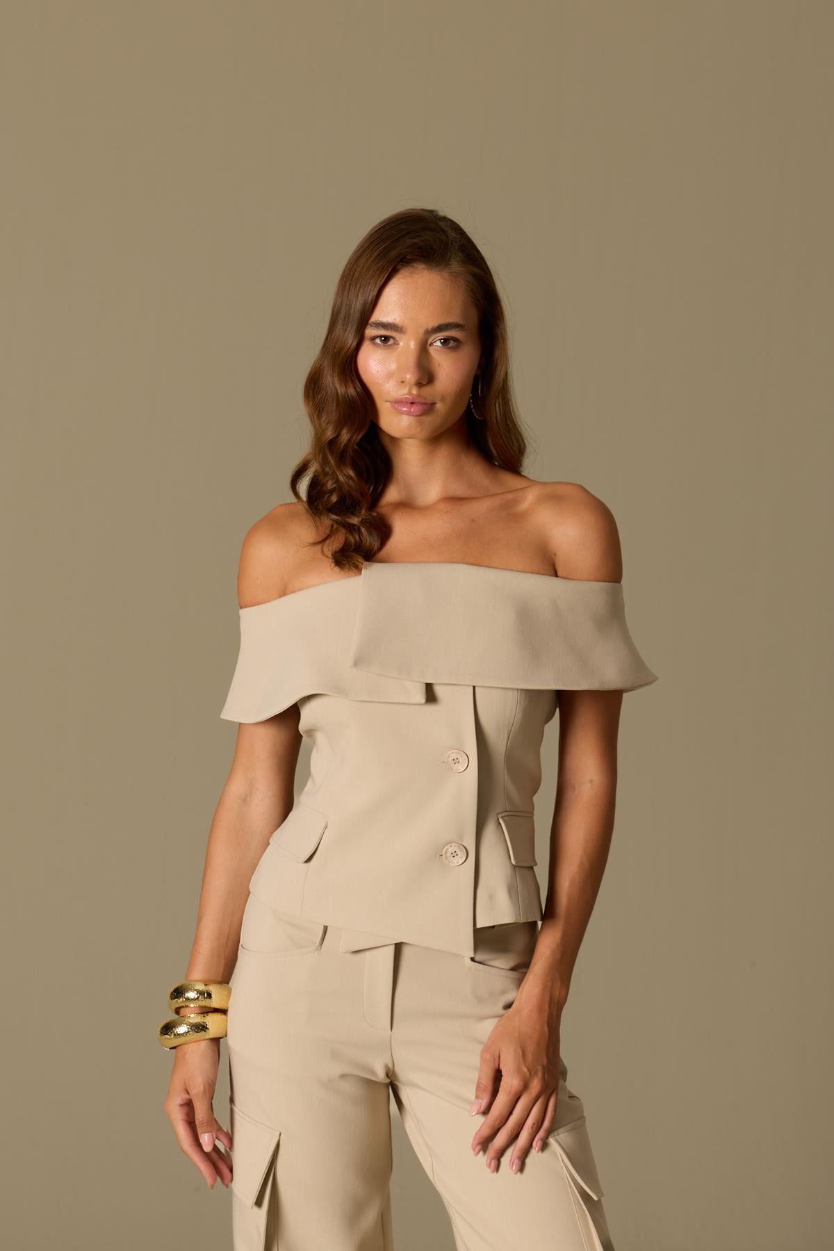 Iconic Carrie – Tailored Vest Beige