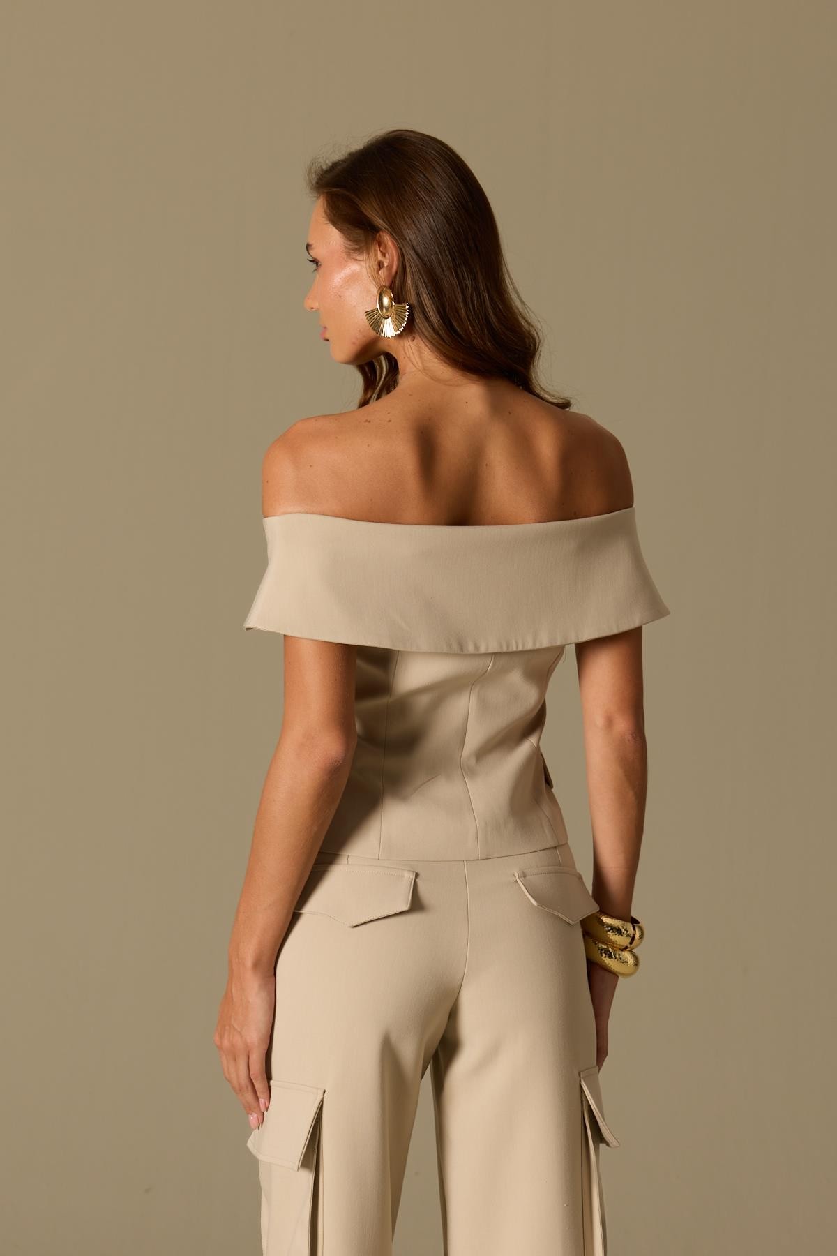 Iconic Carrie – Tailored Vest Beige