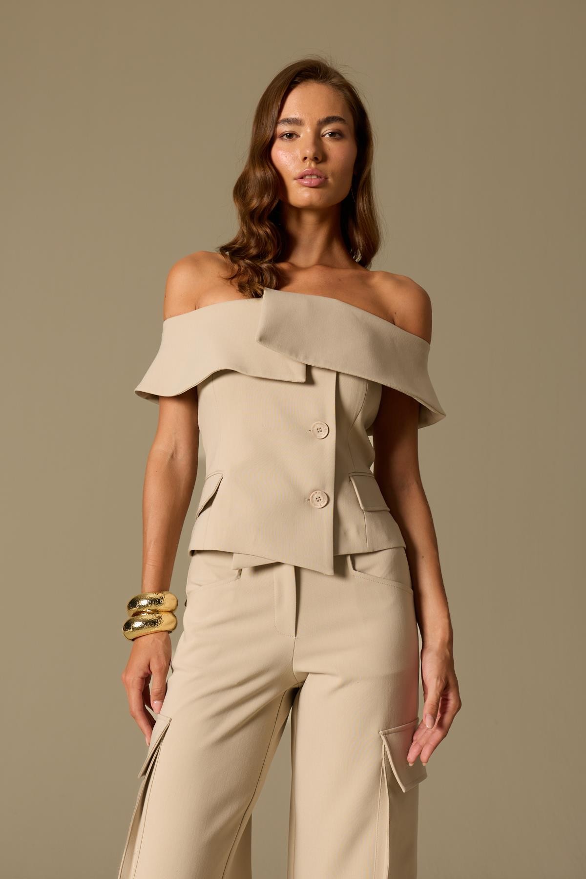 Iconic Carrie – Tailored Vest Beige