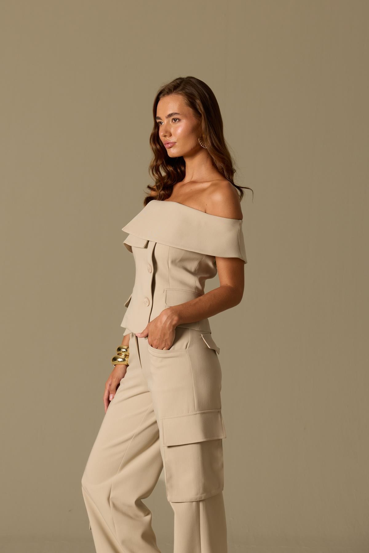 Iconic Carrie – Tailored Vest Beige