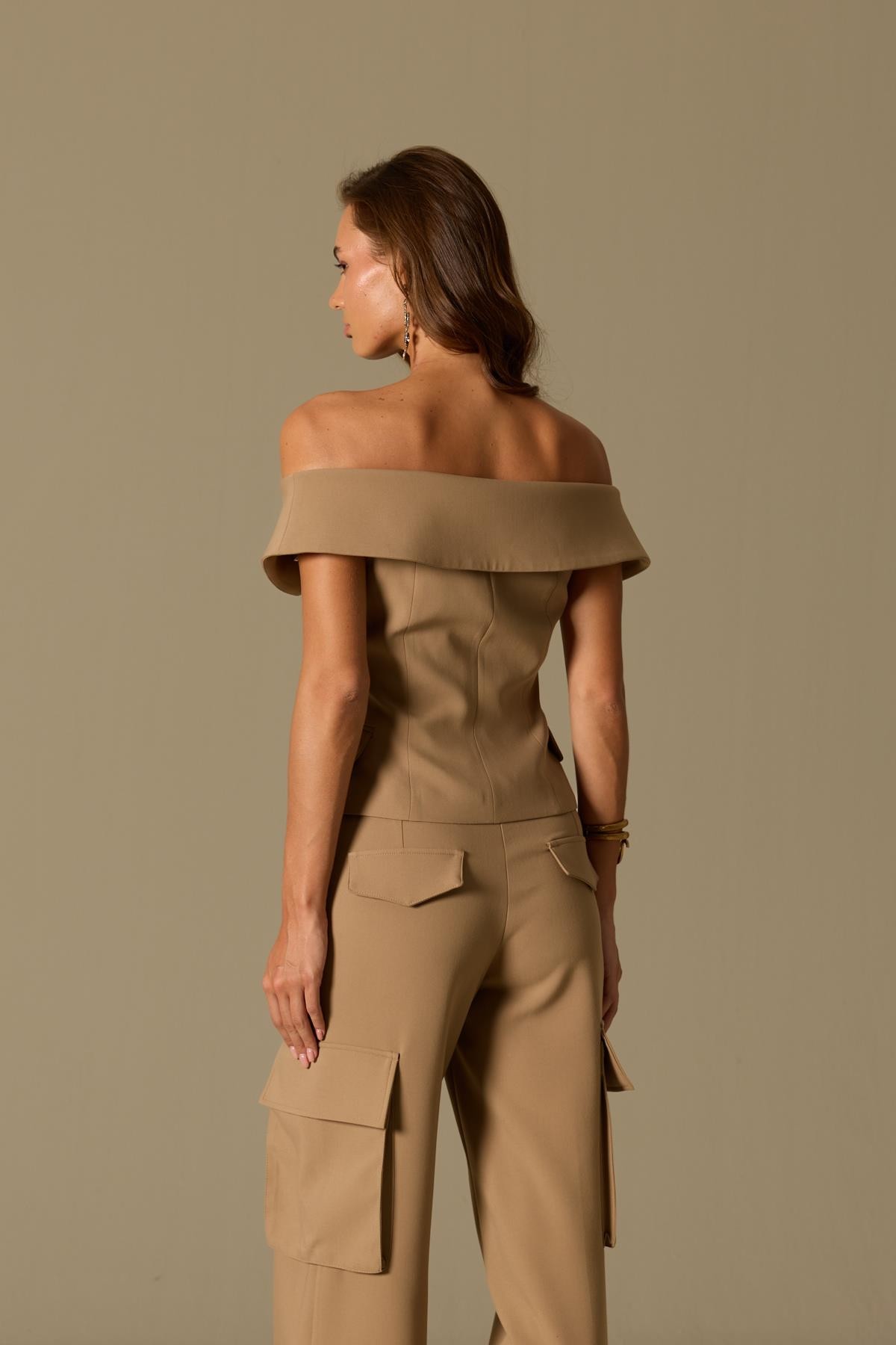 Iconic Carrie – Tailored Vest Bronze Brown