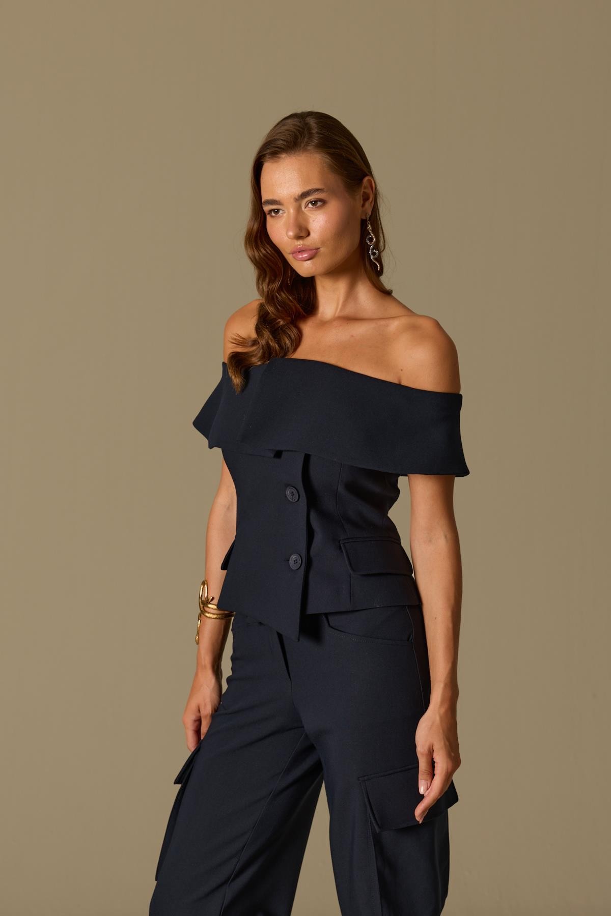 Iconic Carrie – Tailored Vest Dark Blue