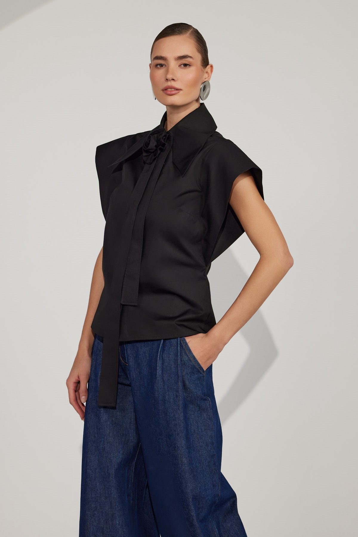 Queen Rose Blouse Black