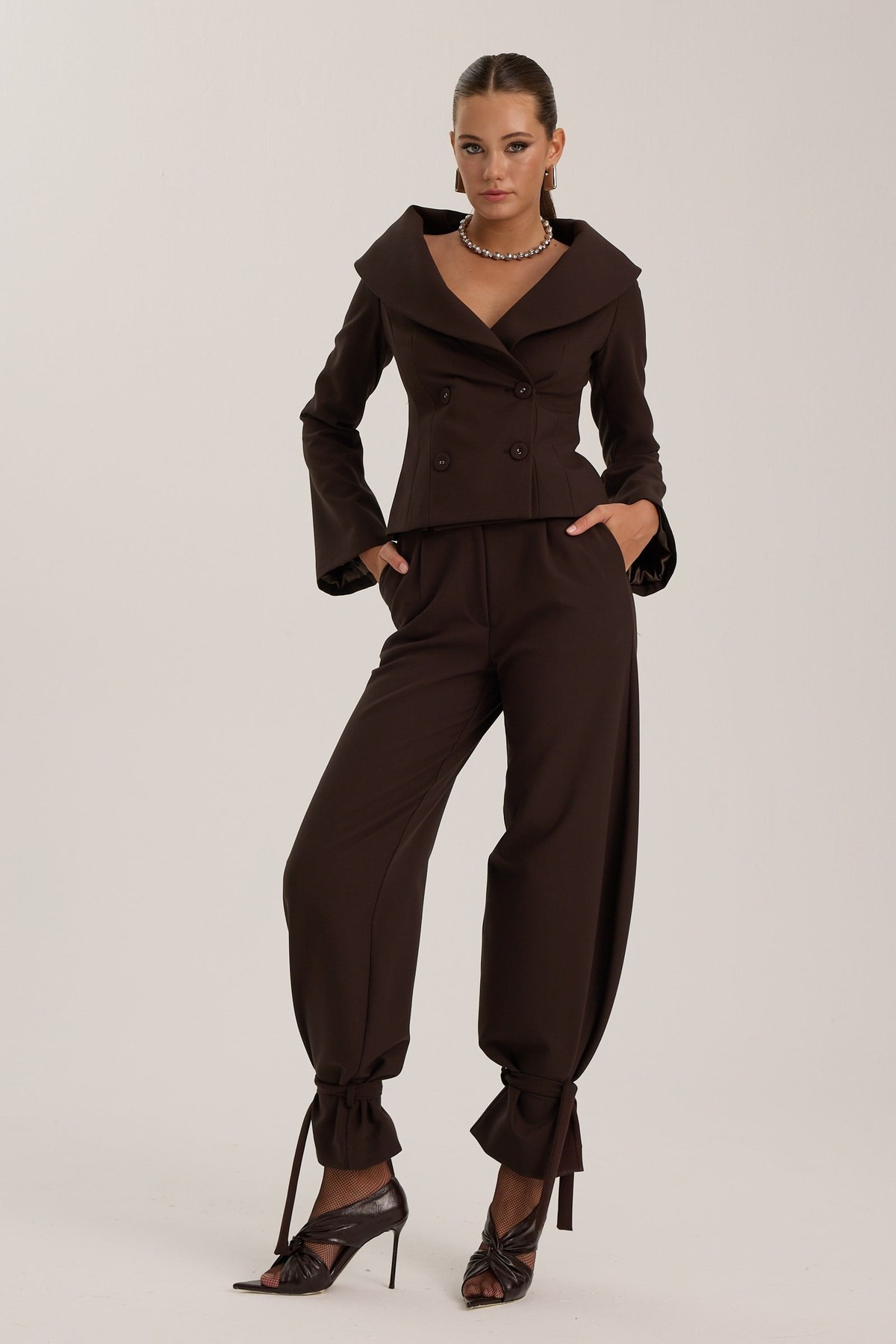 The Statement Pant Brown