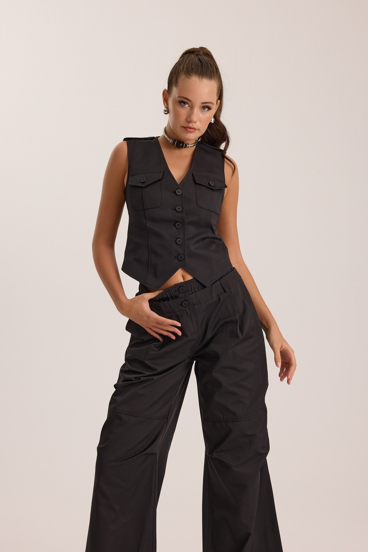 The Volume Vest Black