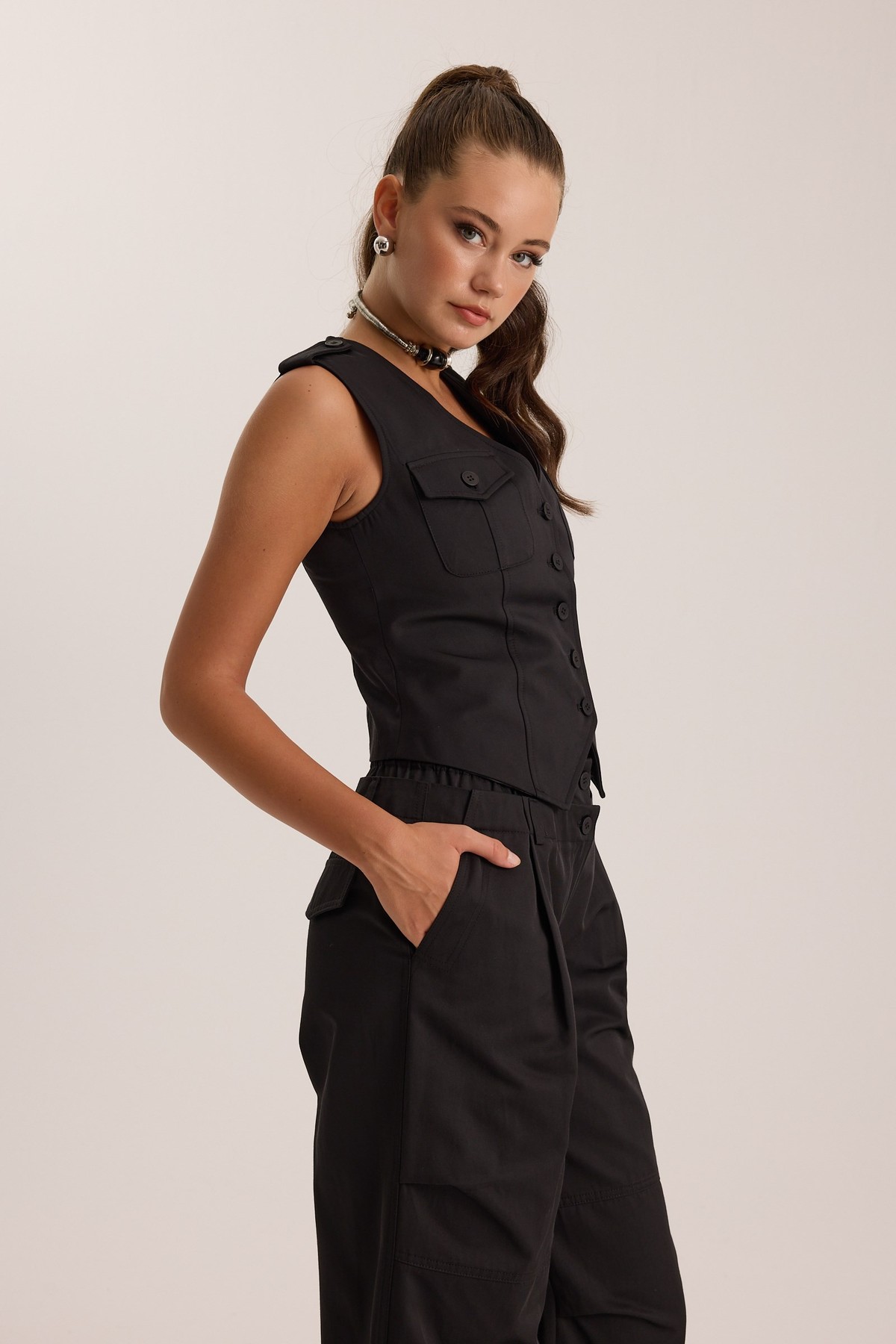 The Volume Vest Black