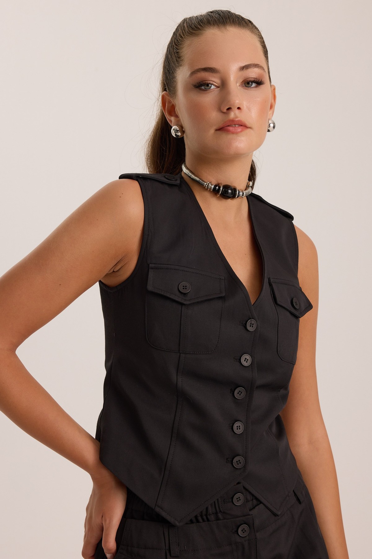 The Volume Vest Black