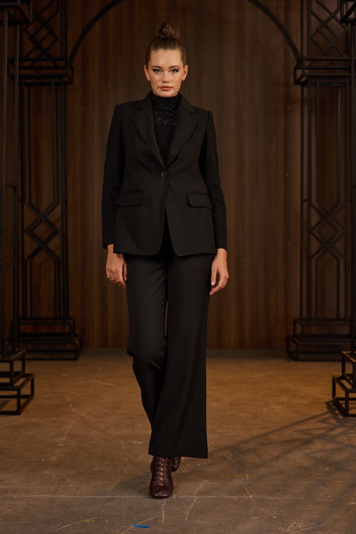 Winter Poise Coat Black