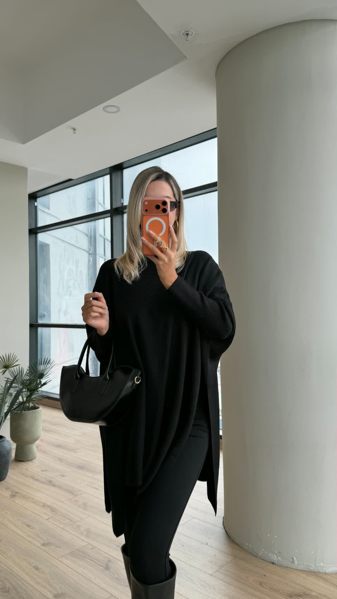 Emara Yan Yırtmaçlı Oversize Triko Siyah