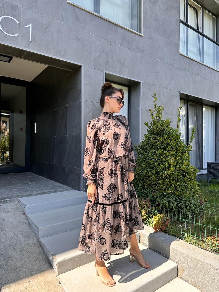 Vatkalı Flok Baskı Şifon Elbise Camel  1707408