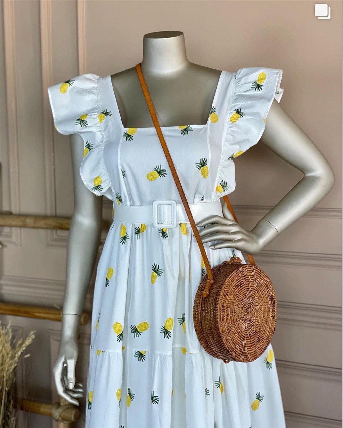 	Kolları Volan Detaylı Ananas Desenli Elbise