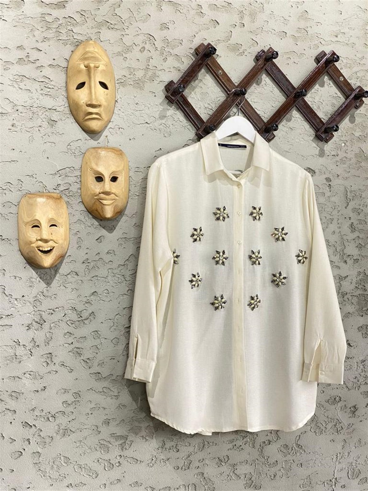 	Kristal Boncuk İşlemeli Tasarım Oversize Gömlek (Ekru)