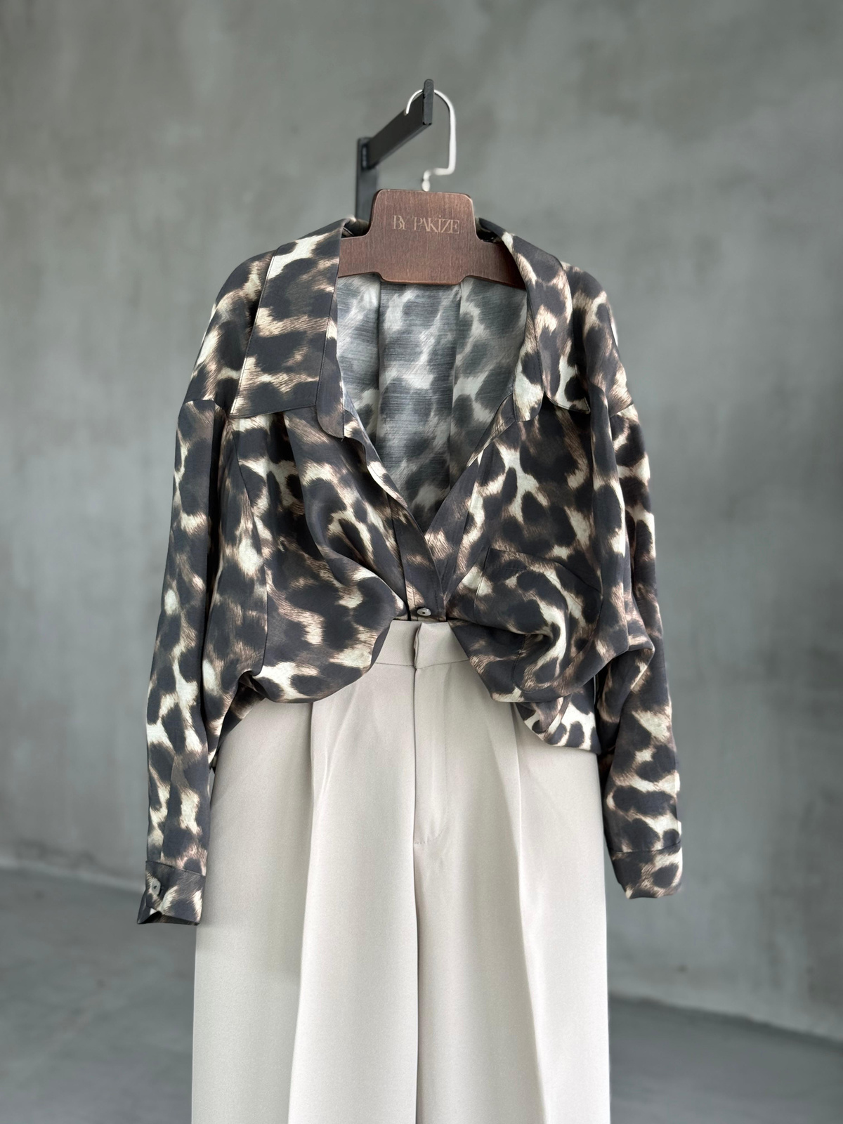  Premium Düşük Omuz Oversize Leopar Gömlek (Siyah)