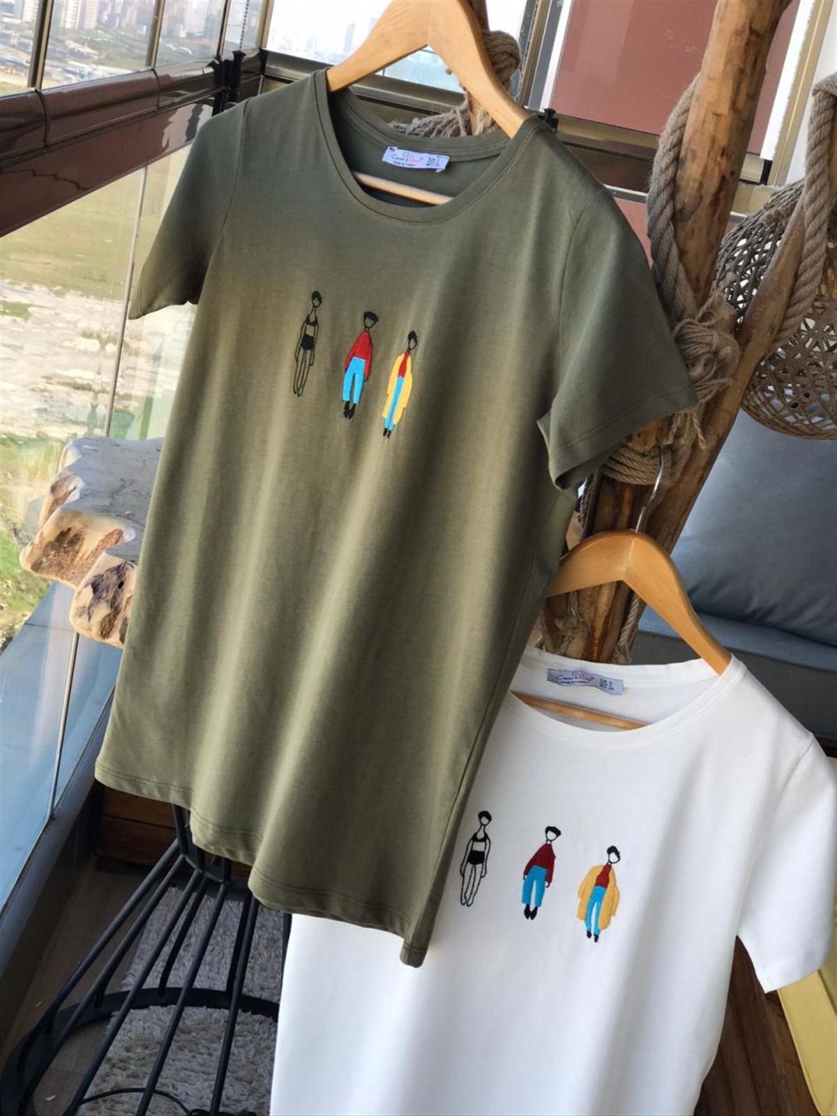 3 Kadın Nakış Detaylı Tshirt (HAKİ & BEYAZ )
