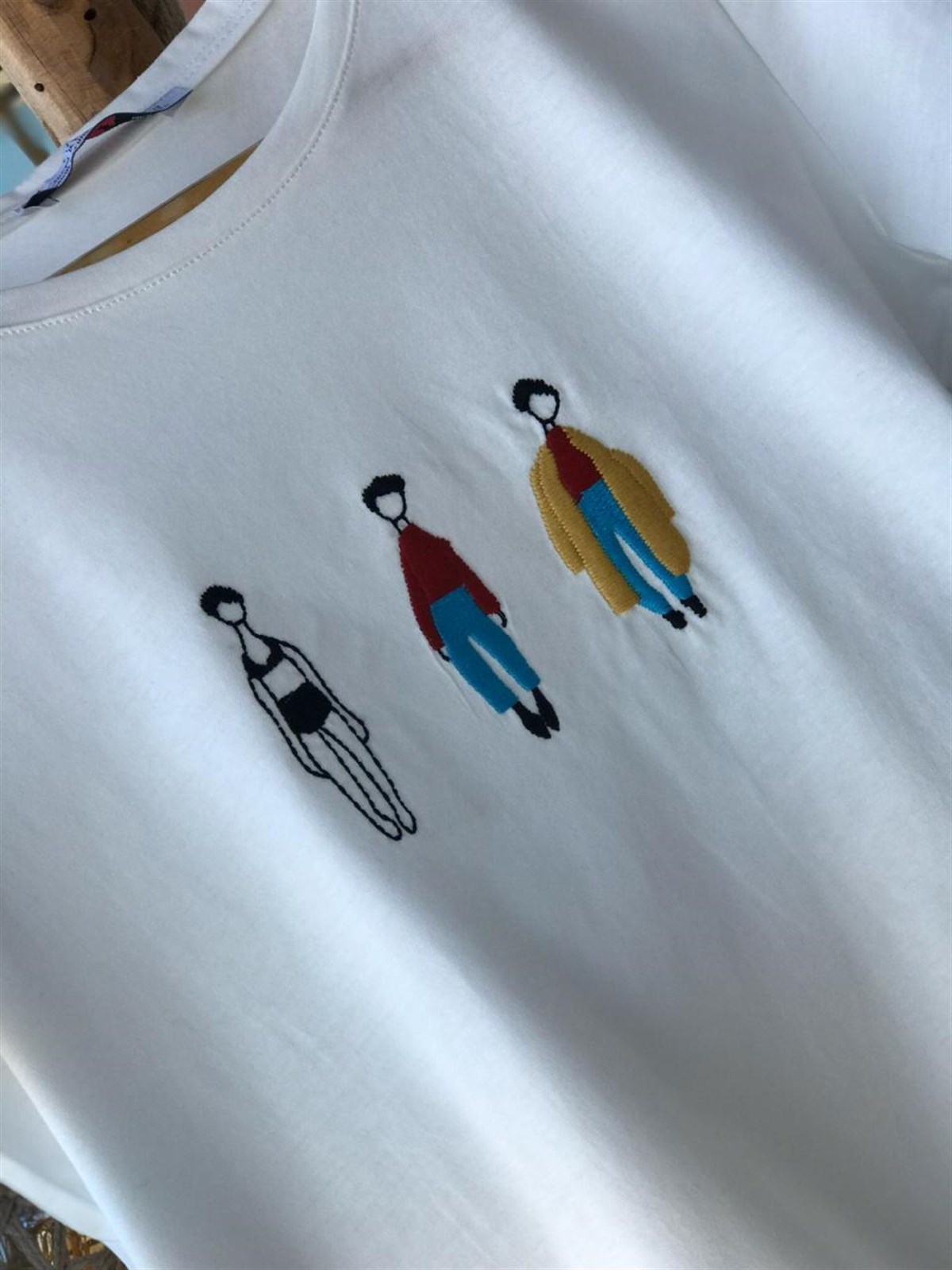 3 Kadın Nakış Detaylı Tshirt (HAKİ & BEYAZ )