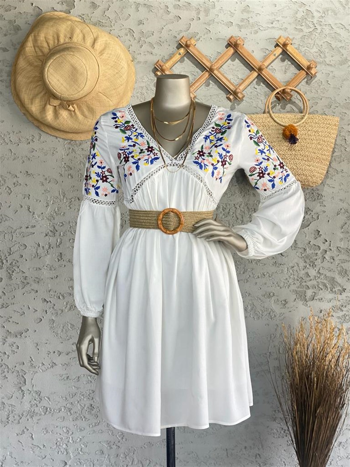 Alaçatı Nakış İşlemeli Elbise (Beyaz)