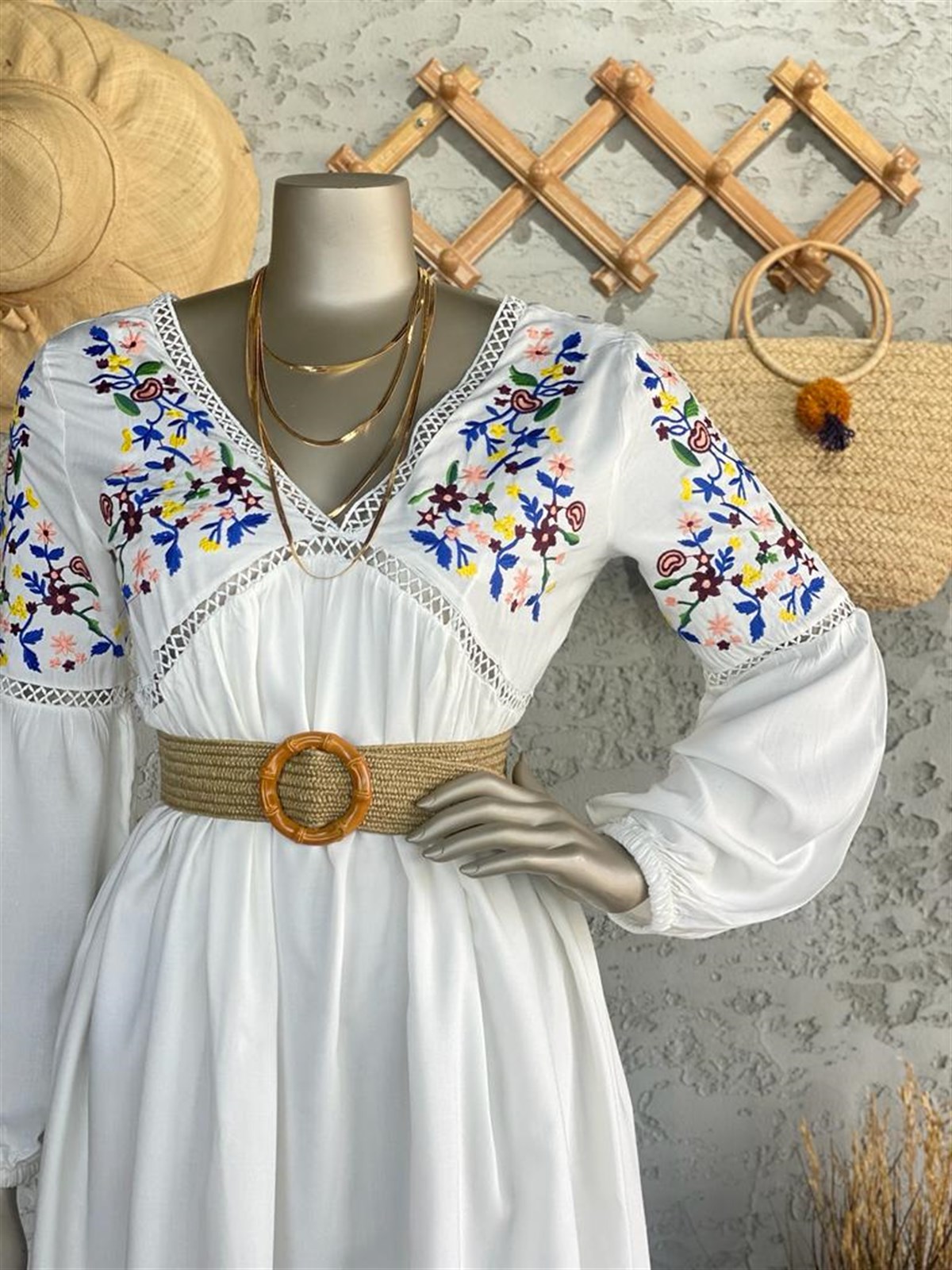 Alaçatı Nakış İşlemeli Elbise (Beyaz)