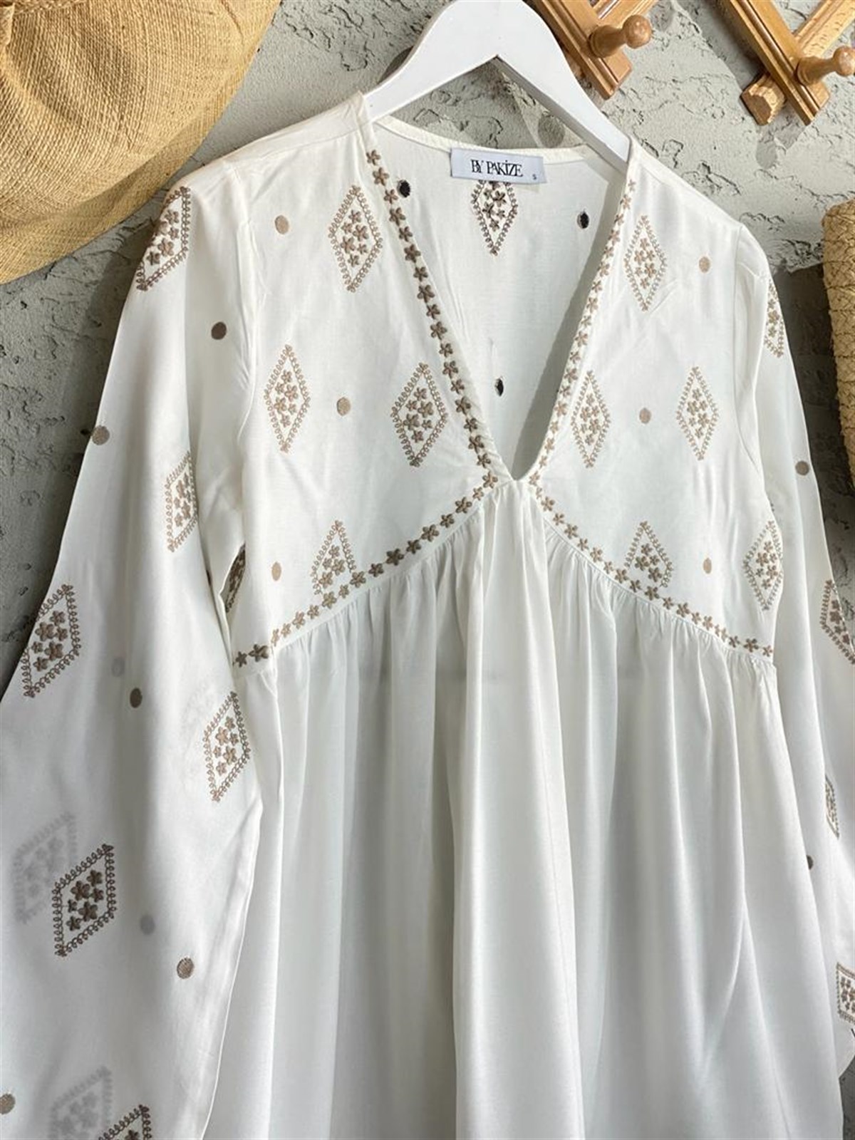 Alaçatı Rüyası Nakış İşlemeli Gömlek (Beyaz)