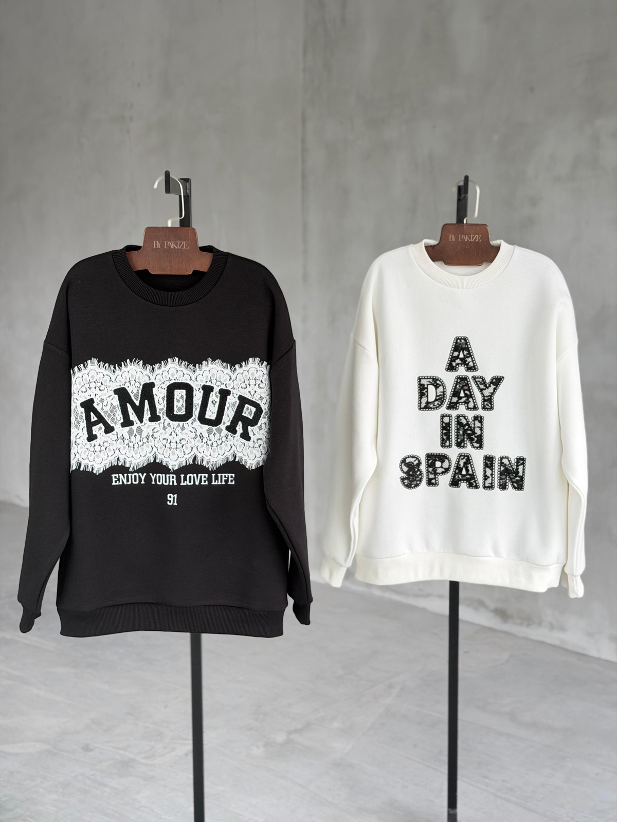 Amour Dantel Detaylı Şardonlu Sweatshirt (Siyah)