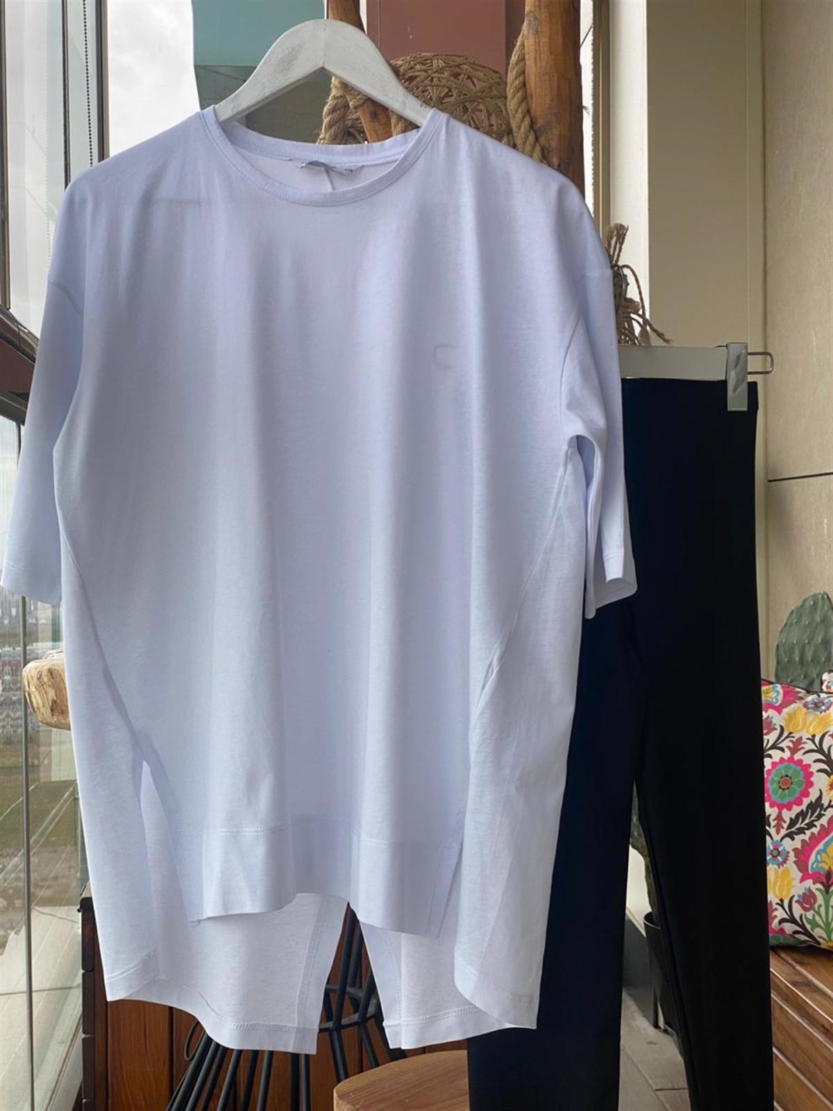Arkası Yırtmaçlı Tunik Salaş  Tshirt (BEYAZ)