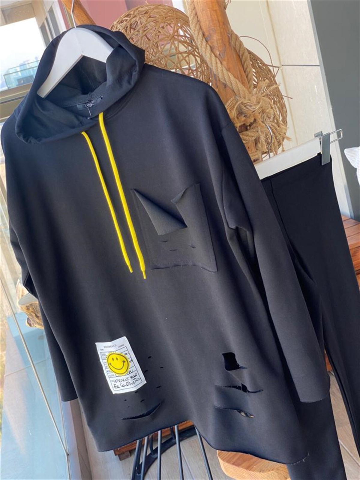 Arma Detaylı Yırtık Sweat (Siyah)
