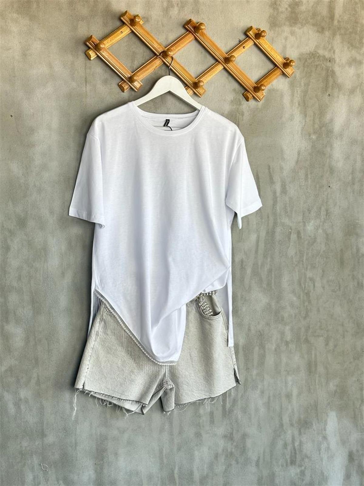 Asimetrik Kesim Zincir Detaylı Oversize Tişört (Beyaz)